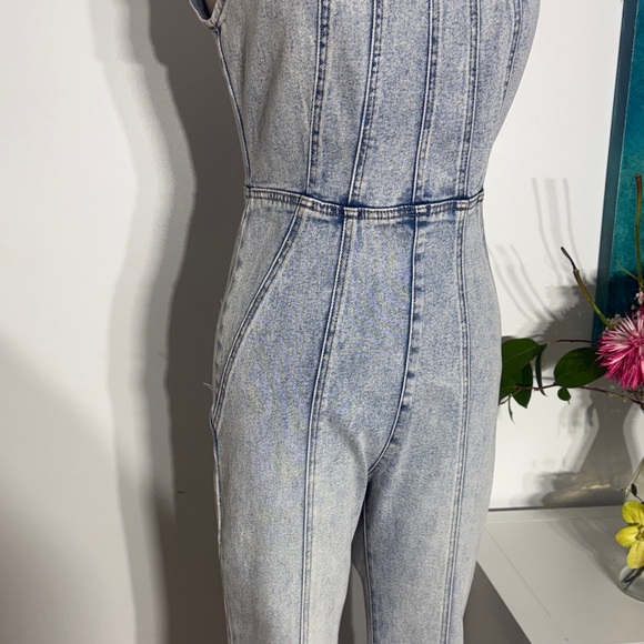 Forever 21 Light Blue Washed Denim Wide-Leg Jumpsuit - Picture 3 of 8